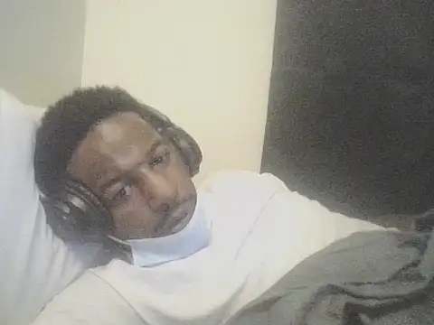 Snapshot of DreamvilleINC chatting on 10/08/25, 07:21 DreamvilleINC online show from 10/08/25, 07:21