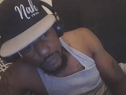 Snapshot of DreamvilleINC chatting on 09/27/25, 02:07 DreamvilleINC online show from 09/27/25, 02:07