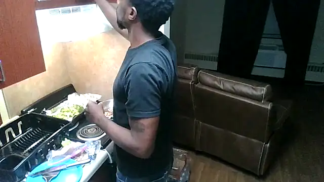 Snapshot of DreamvilleINC chatting on 10/17/25, 12:47 DreamvilleINC online show from 10/17/25, 12:47