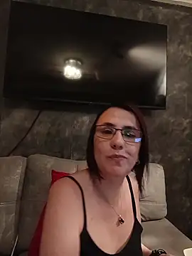 Snapshot of IsisBlake chatting on 02/13/26, 02:28 IsisBlake online show from 02/13/26, 02:28