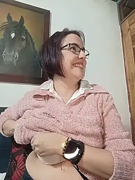 Snapshot of IsisBlake chatting on 05/19/26, 02:07 IsisBlake online show from 05/19/26, 02:07