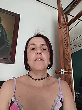 Snapshot of IsisBlake chatting on 05/22/26, 08:18 IsisBlake online show from 05/22/26, 08:18