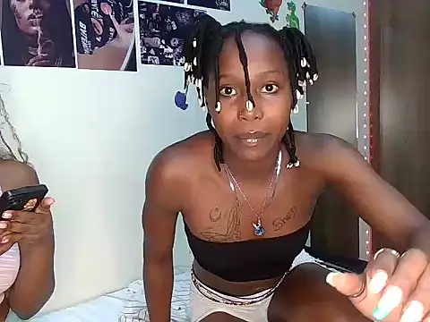 Snapshot of Sexyvyee_ chatting on 09/24/25, 06:47 Sexyvyee  online show from 09/24/25, 06:47