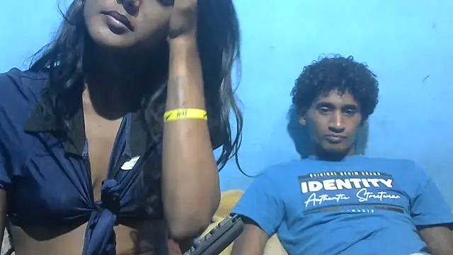 indiangeni20 online show from 11/17/25, 08:35