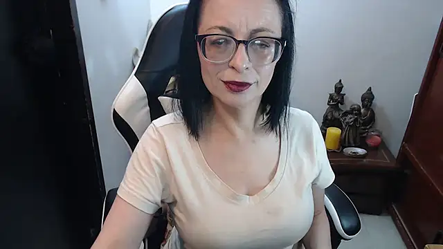 Snapshot of AnasstaciaEvans chatting on 04/01/26, 02:13 AnasstaciaEvans online show from 04/01/26, 02:13