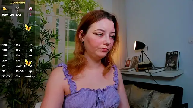 Snapshot of pretty_little_thing chatting on 11/25/25, 04:40 pretty little thing online show from 11/25/25, 04:40