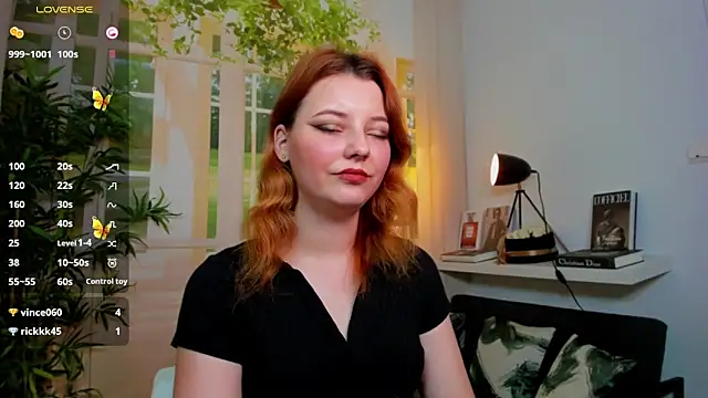 Snapshot of pretty_little_thing chatting on 11/09/25, 04:00 pretty little thing online show from 11/09/25, 04:00