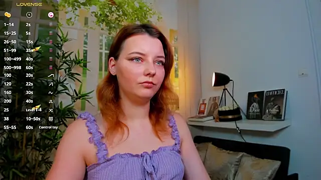 Snapshot of pretty_little_thing chatting on 11/20/25, 04:07 pretty little thing online show from 11/20/25, 04:07