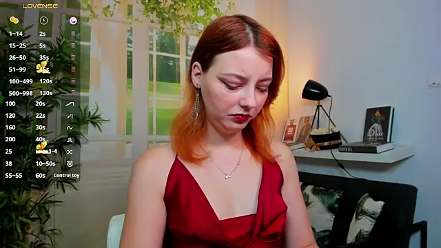 Snapshot of pretty_little_thing chatting on 10/13/25, 02:51 pretty little thing online show from 10/13/25, 02:51
