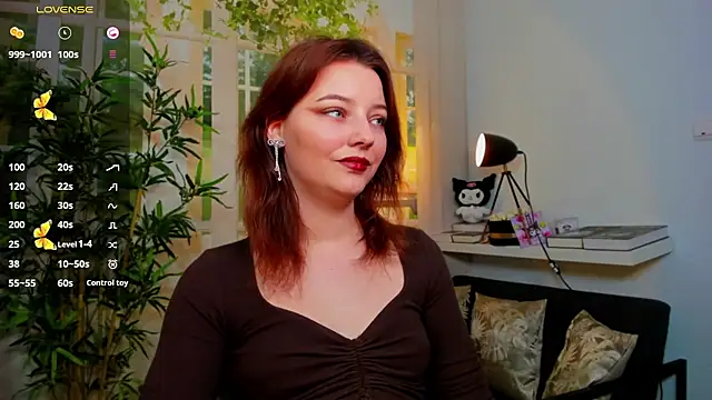 Snapshot of pretty_little_thing chatting on 12/15/25, 05:19 pretty little thing online show from 12/15/25, 05:19