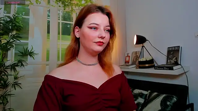 Snapshot of pretty_little_thing chatting on 11/12/25, 02:43 pretty little thing online show from 11/12/25, 02:43