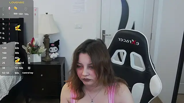 pretty little thing online show from 03/20/26, 07:48