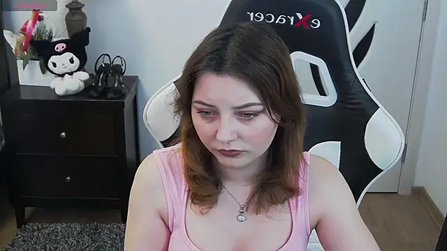 pretty little thing online show from 04/10/26, 07:10