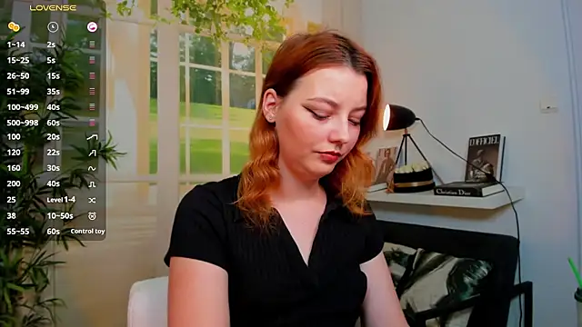 Snapshot of pretty_little_thing chatting on 11/10/25, 12:32 pretty little thing online show from 11/10/25, 12:32