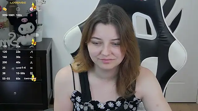 pretty little thing online show from 05/27/26, 04:03