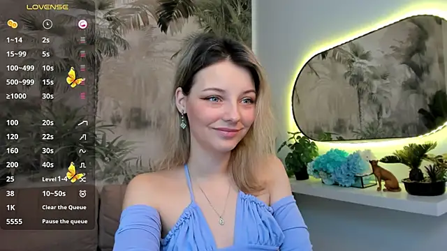 Snapshot of pretty_little_thing chatting on 01/14/25, 12:11 pretty little thing online show from 01/14/25, 12:11