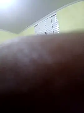 Snapshot of morenogts69 chatting on 11/15/25, 06:17 morenogts69 online show from 11/15/25, 06:17