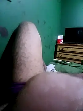 Snapshot of morenogts69 chatting on 10/28/25, 04:13 morenogts69 online show from 10/28/25, 04:13