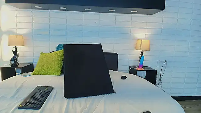 HannaBrave online show from 03/21/25, 02:40
