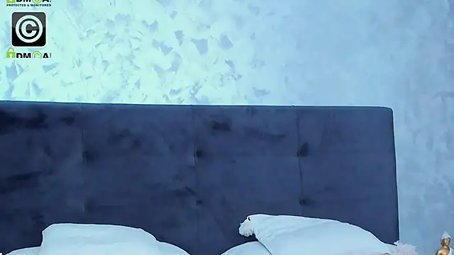 3lla Rose online show from 11/11/25, 08:25