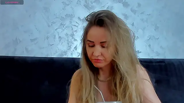 3lla Rose online show from 02/20/26, 08:00