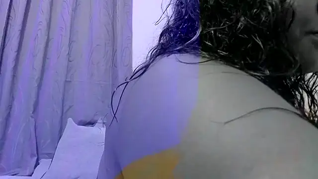 lilybaudyn  online show from 11/18/25, 06:00