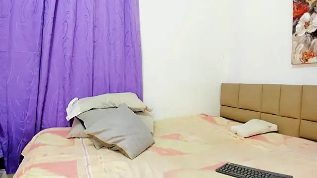 lilybaudyn  online show from 11/17/25, 05:39