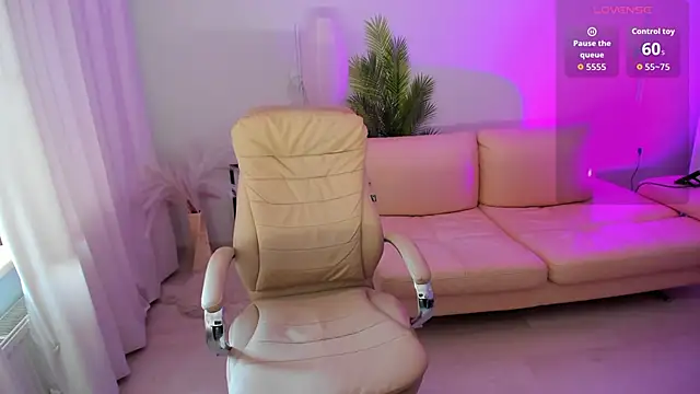 Daniela Kitty  online show from 05/18/26, 07:02