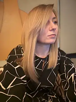 Snapshot of Crazy-Rosa chatting on 01/18/25, 04:10 Crazy-Rosa online show from 01/18/25, 04:10