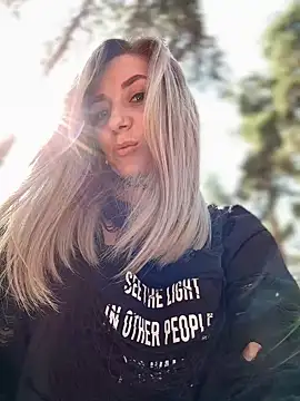 Snapshot of Crazy-Rosa chatting on 03/20/25, 06:08 Crazy-Rosa online show from 03/20/25, 06:08