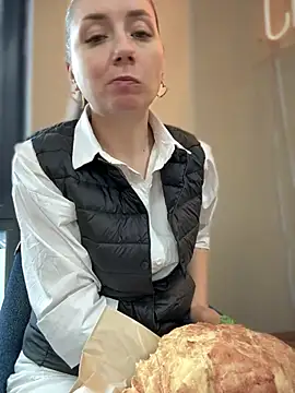 Snapshot of Crazy-Rosa chatting on 03/12/25, 12:36 Crazy-Rosa online show from 03/12/25, 12:36