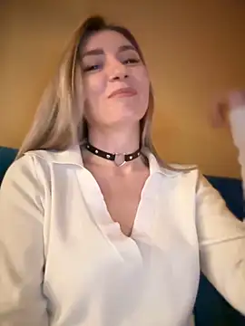 Snapshot of Crazy-Rosa chatting on 01/28/25, 02:53 Crazy-Rosa online show from 01/28/25, 02:53