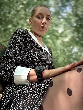 Snapshot of Crazy-Rosa chatting on 09/11/25, 06:35 Crazy-Rosa online show from 09/11/25, 06:35