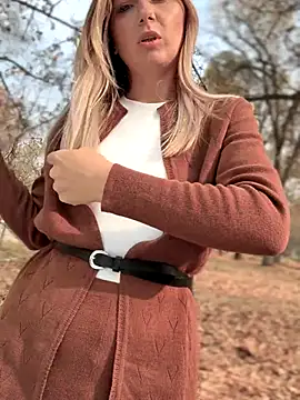 Snapshot of Crazy-Rosa chatting on 10/28/25, 08:24 Crazy-Rosa online show from 10/28/25, 08:24