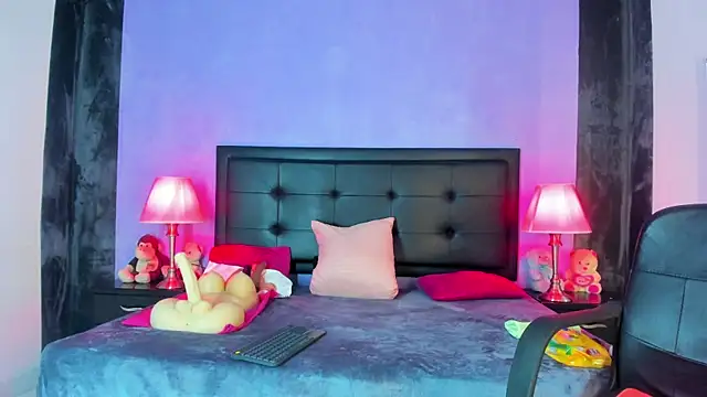 Snapshot of MaduraLuciana chatting on 11/12/25, 11:03 MaduraLuciana online show from 11/12/25, 11:03