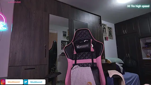 Steph moon  online show from 03/15/26, 05:09