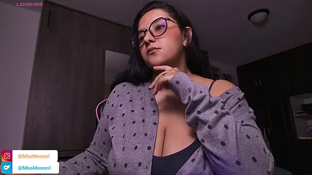 Snapshot of Steph_moon_ chatting on 09/18/25, 12:02 Steph moon  online show from 09/18/25, 12:02