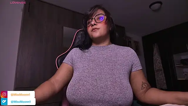 Snapshot of Steph_moon_ chatting on 10/08/25, 01:51 Steph moon  online show from 10/08/25, 01:51