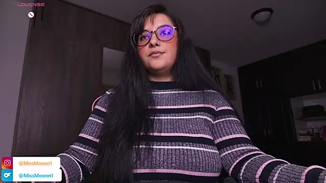 Steph moon  online show from 11/08/25, 08:23