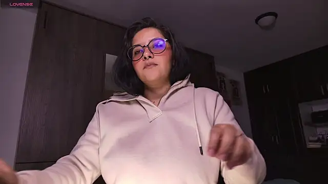 Steph moon  online show from 11/04/25, 11:19