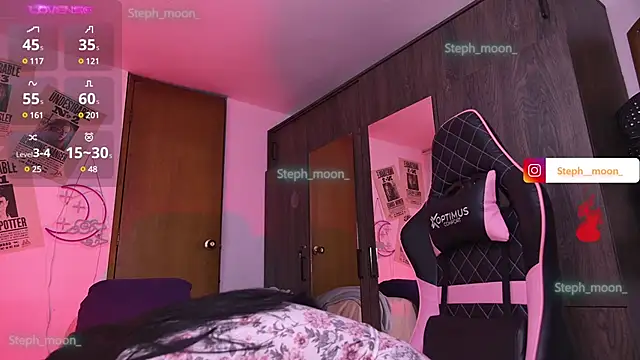 Snapshot of Steph_moon_ chatting on 01/04/25, 02:14 Steph moon  online show from 01/04/25, 02:14