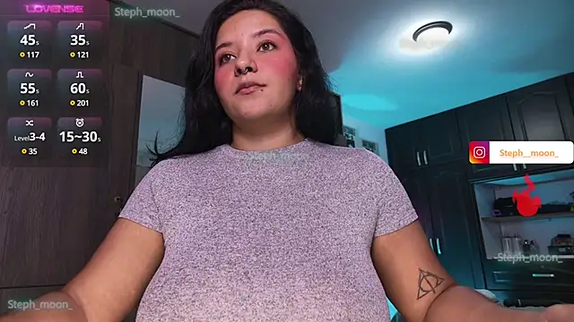 Snapshot of Steph_moon_ chatting on 03/06/25, 11:09 Steph moon  online show from 03/06/25, 11:09