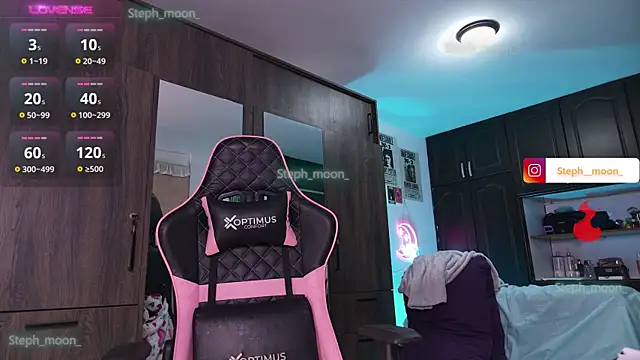 Snapshot of Steph_moon_ chatting on 03/11/25, 01:16 Steph moon  online show from 03/11/25, 01:16