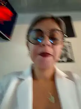 Snapshot of Cata_Office-12 chatting on 02/07/25, 12:42 Cata Office-12 online show from 02/07/25, 12:42