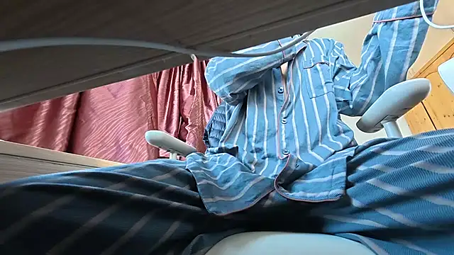 YunheLEE online show from 12/19/25, 08:17