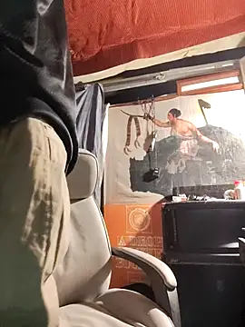 Gillygilly76 online show from 10/30/25, 04:33