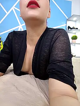 Snapshot of ValeryThunder chatting on 02/15/25, 04:25 ValeryThunder online show from 02/15/25, 04:25