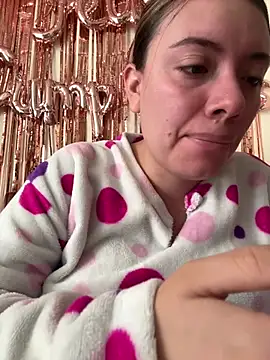Snapshot of valery_mora chatting on 06/15/26, 05:12 valery mora online show from 06/15/26, 05:12
