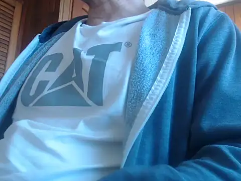 Snapshot of lover_camer chatting on 11/19/25, 01:22 lover camer online show from 11/19/25, 01:22