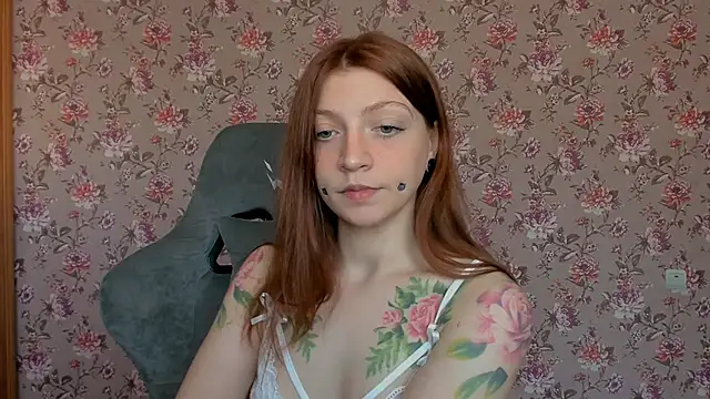 Snapshot of Lolly_Haze chatting on 06/19/26, 04:18 Lolly Haze online show from 06/19/26, 04:18